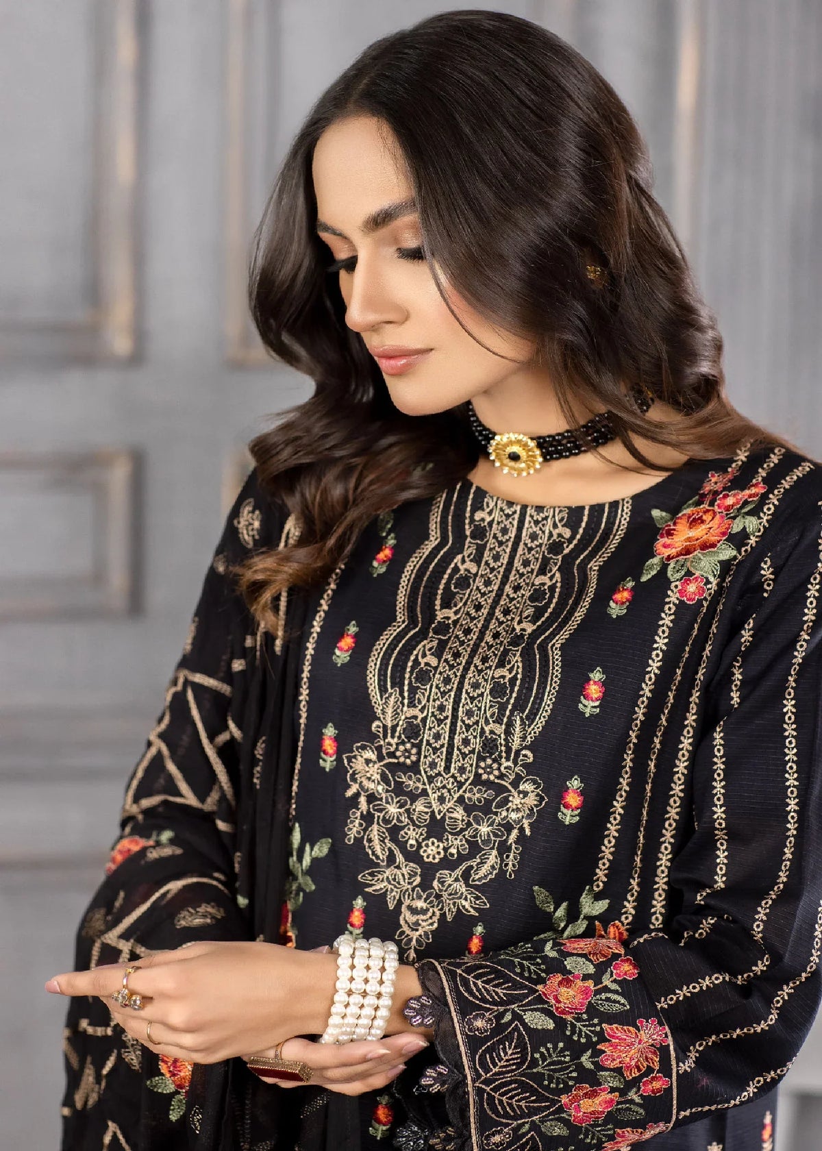 Dastak DK-35 : Stitched Embroidered Lawn 3pc - Kleren
