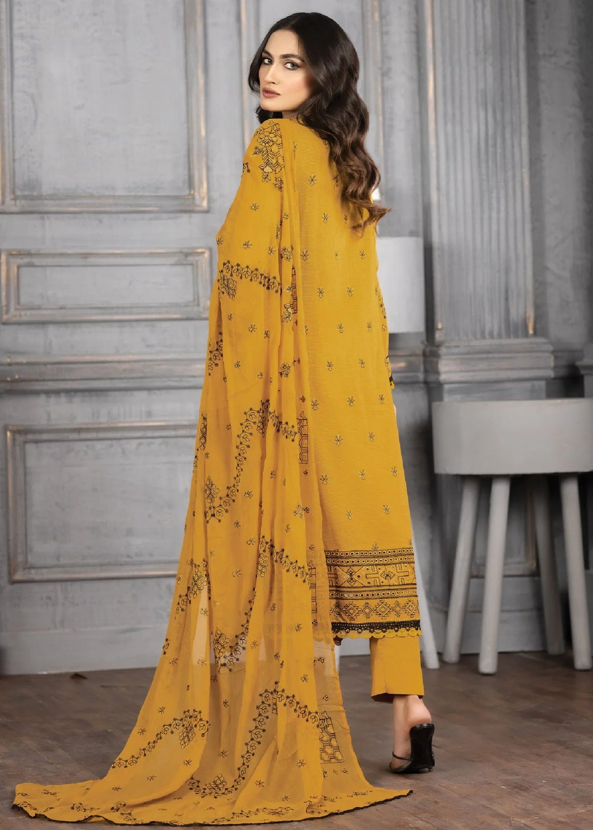 Dastak DK-37 : Stitched Embroidered Lawn 3pc - Kleren