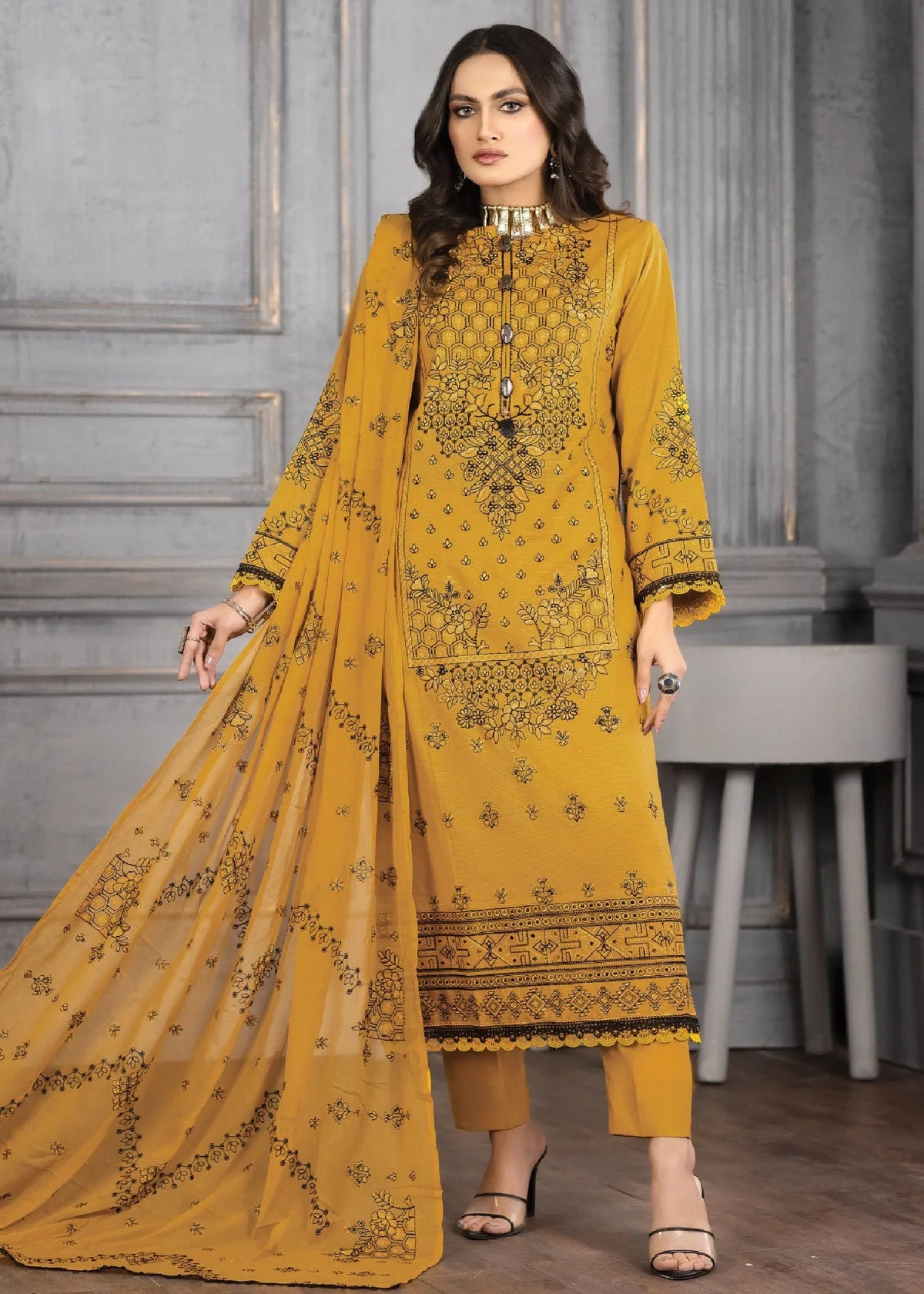 Dastak DK-37 : Stitched Embroidered Lawn 3pc - Kleren