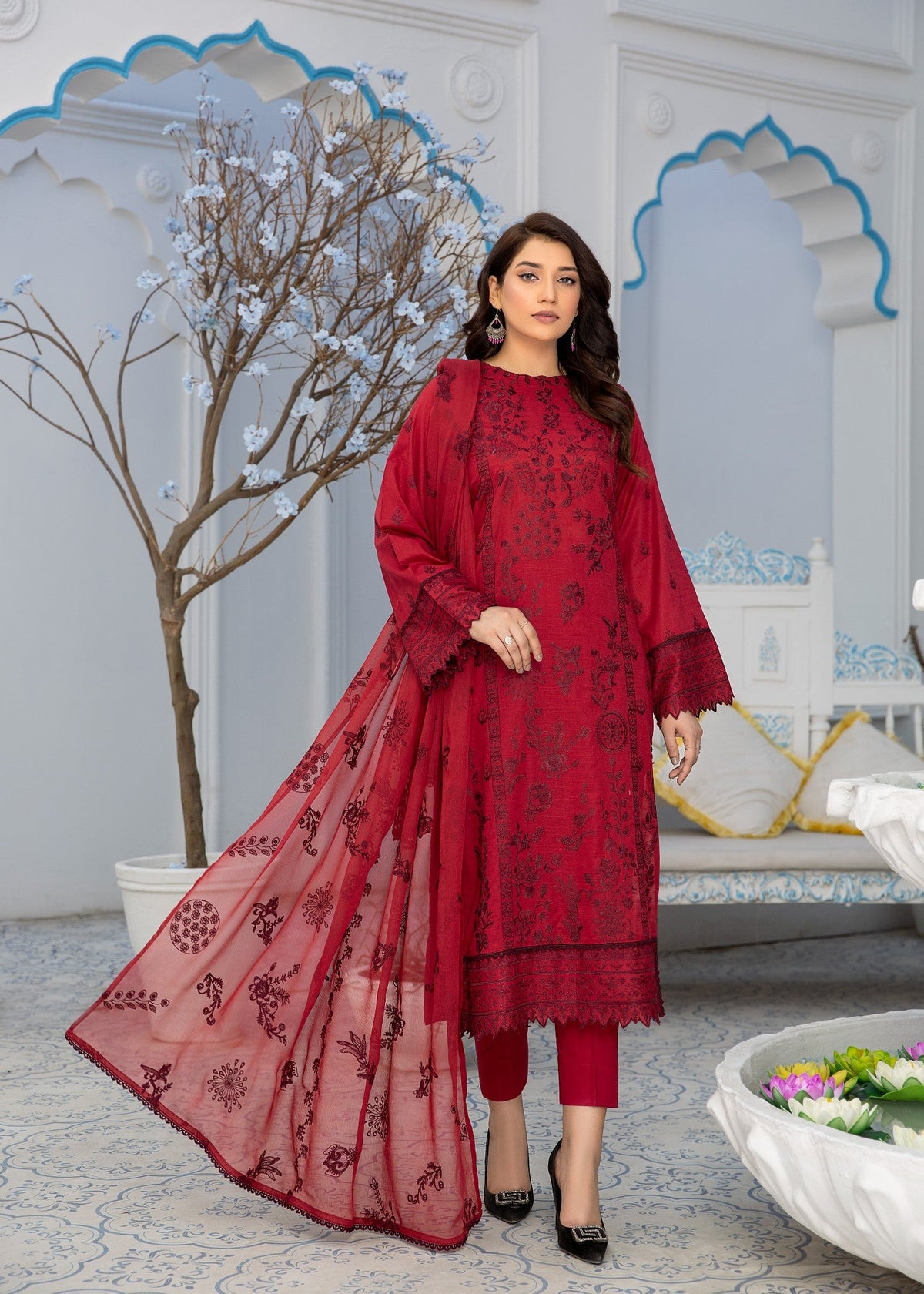 Dastak DK-14 : Stitched Embroidered Lawn 3pc - Kleren
