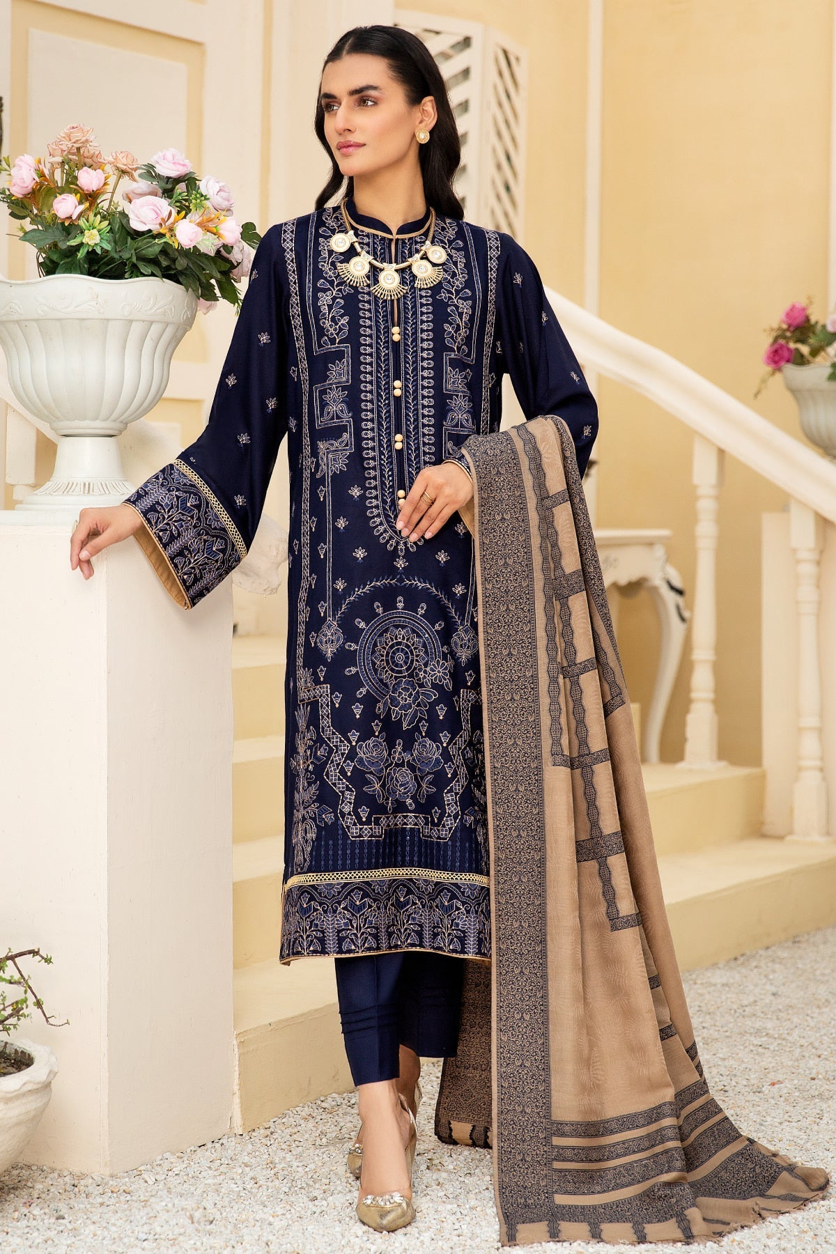 Shafaq SQ-34 : Luxury Embroidered Dhanak 3PC - Kleren