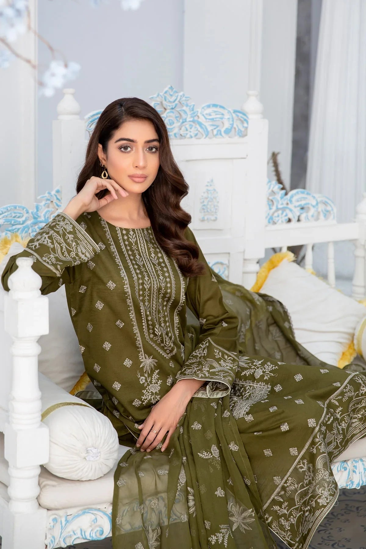 Dastak DK-40 : Embroidered Lawn 3pc - Kleren