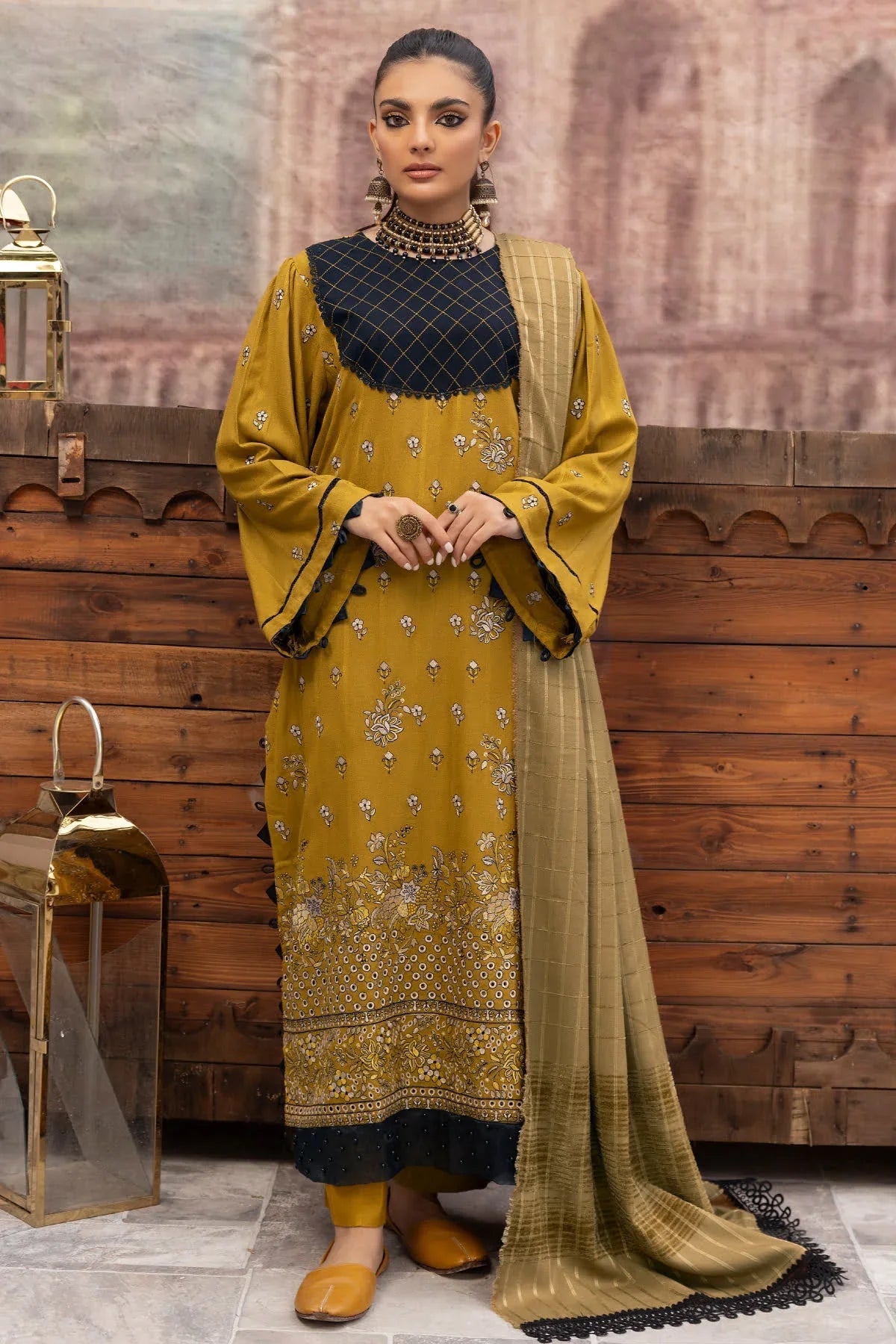 Dhanak DH-27 : Luxury Embroidered Dhanak 3PC - Kleren