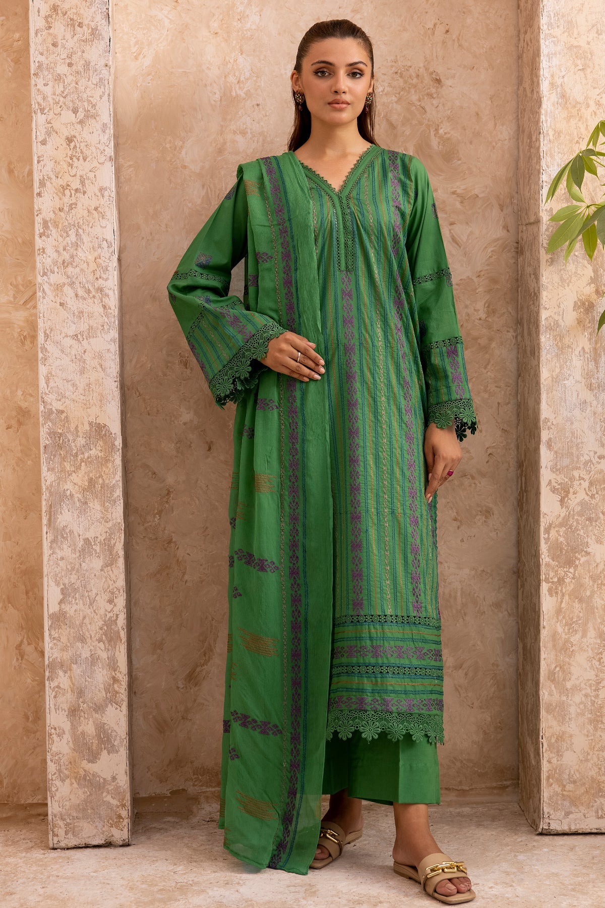 Mahhe MH-08 : Embroidered Lawn 3PC - Kleren