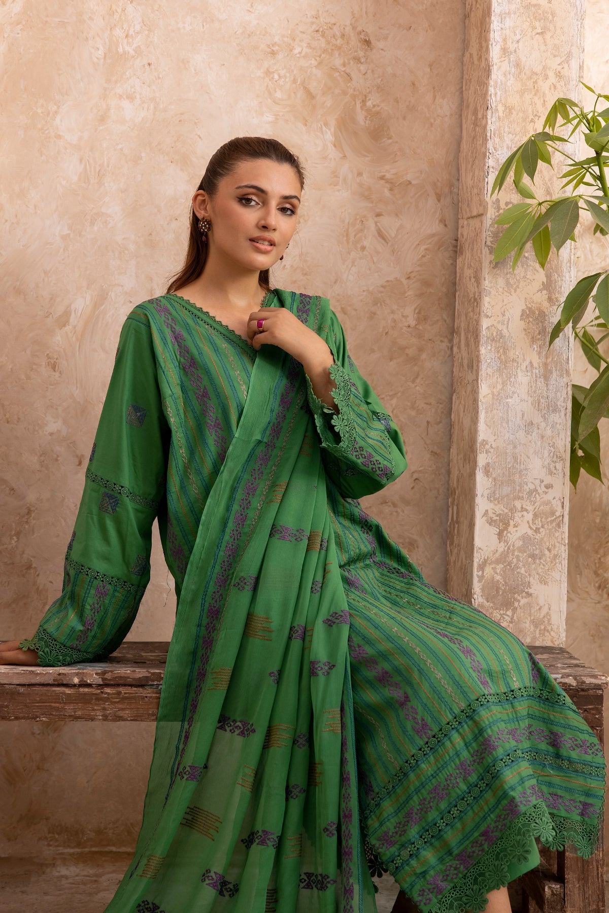 Mahhe MH-08 : Embroidered Lawn 3PC - Kleren