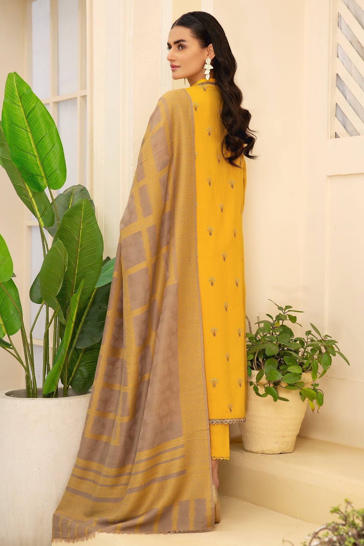 Shafaq SQ-35 : Luxury Embroidered Dhanak 3PC - Kleren